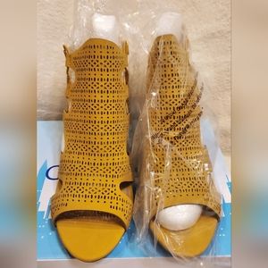 NWT Cityclassified Zuka Heeled Sandals
